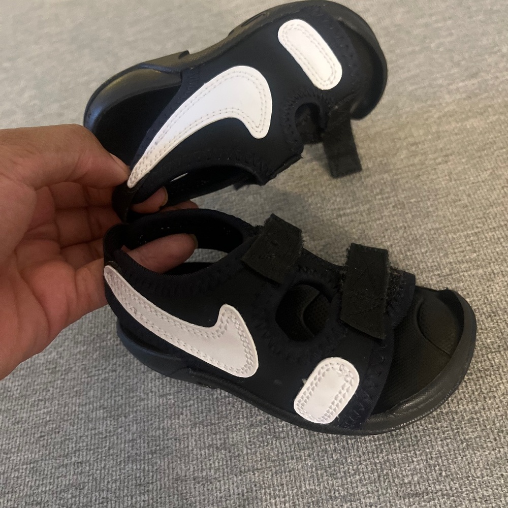 Nike sandals toddler 5C